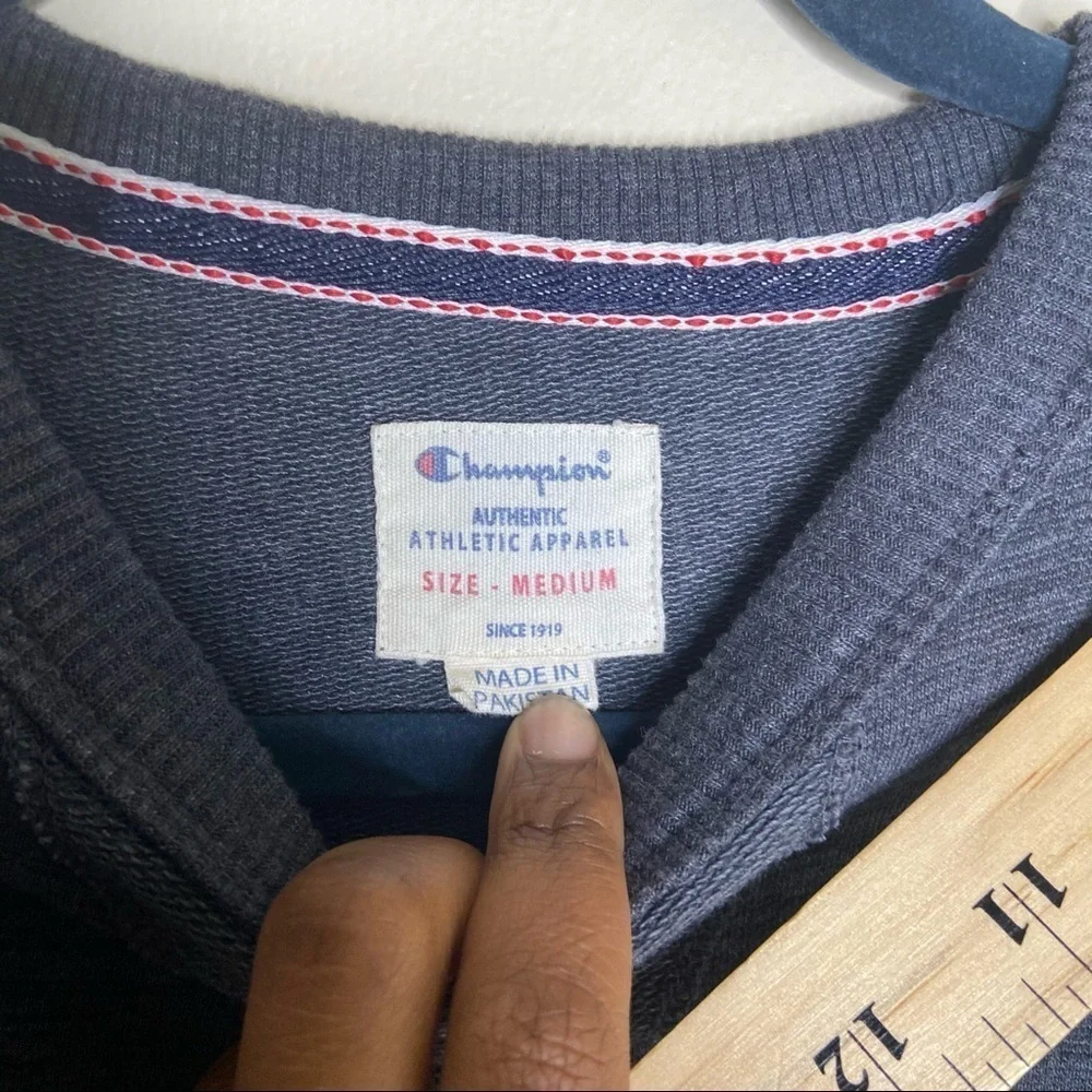 Champion Mens Gray Crewneck Long Sleeve Medium Casual Sweater Lounge Business